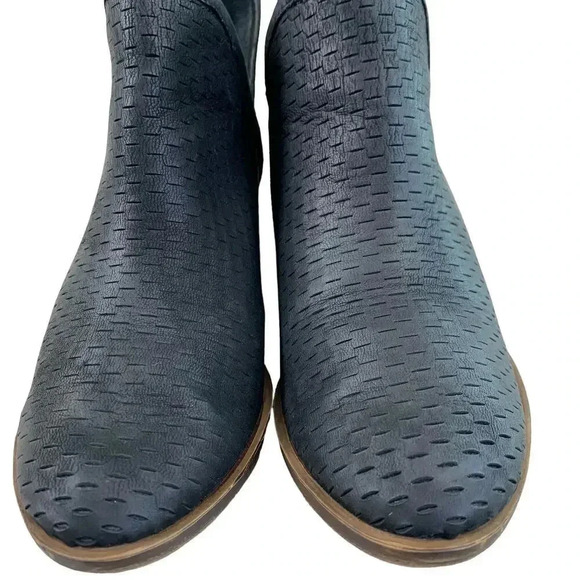 Lucky Brand Leather Perforated Ankle Boots Cut Out  Size 6M Black Baley Slip On - Picture 4 of 12